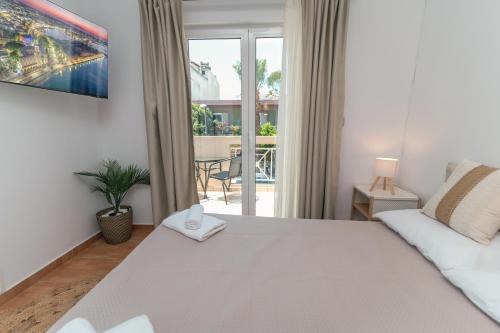 Nero Blu Beachfront, Sunrise & Sea Views