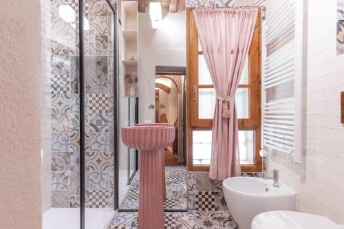 a bathroom with a shower and a sink and a toilet at Il Poggiarello in Chianni