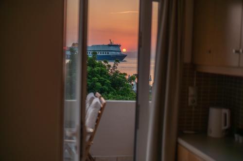 Nero Blu Beachfront, Sunrise & Sea Views