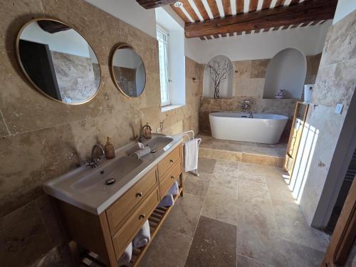 a large bathroom with a tub and a sink and a tubermott at MAS de 1676 in Mallemort
