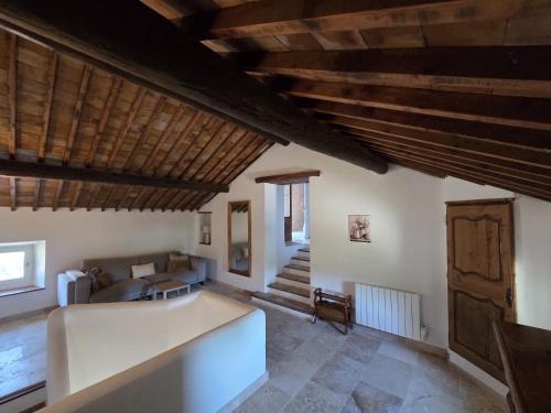 a living room with a couch and a table at MAS de 1676 in Mallemort