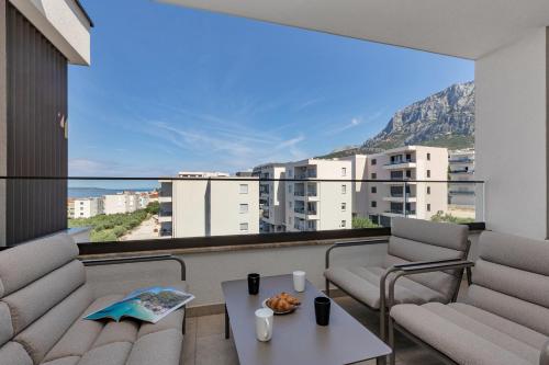 Knezović Apartment with Sea View