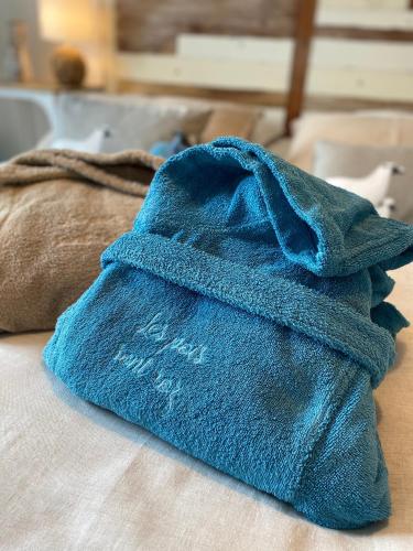 a blue towel sitting on top of a bed at LES POIS SONT ROZ in Perros-Guirec