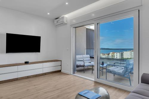 Knezović Apartment with Sea View