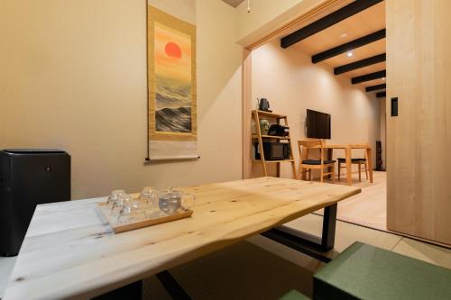 鶴Inn 鶴橋駅徒歩7分 難波 梅田 天王寺 関西空港 奈良へ直通 贅沢な和モダン一軒家 花栖居
