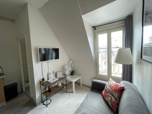 Eiffel Apartment