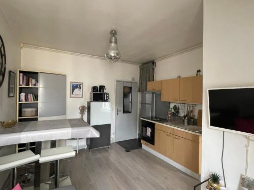 Eiffel Apartment