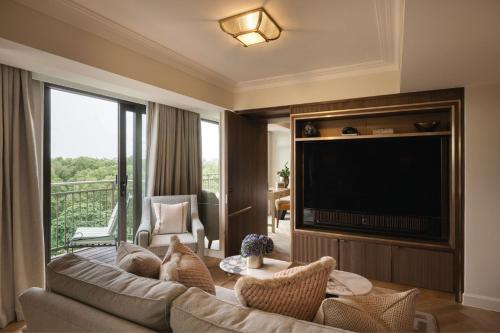 The Athenaeum Hotel & Residences photo 77