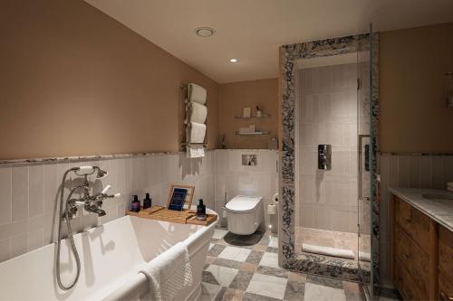 The Athenaeum Hotel & Residences photo 74