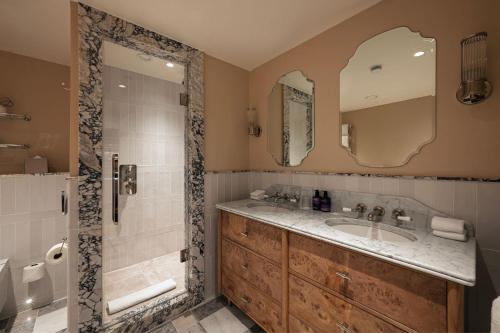 The Athenaeum Hotel & Residences photo 75
