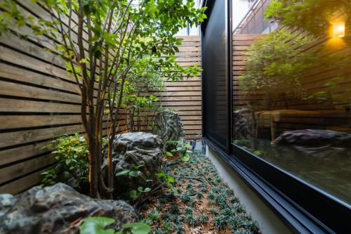 鶴Inn 贅沢な和モダン一軒家 花園町駅徒歩5分 難波 心斎橋 梅田 関西空港へ直通 和舞居