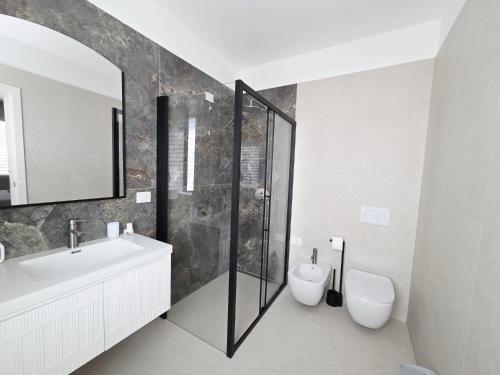 a bathroom with a sink and a shower and a toilet at Aria venice rooms in Tessera