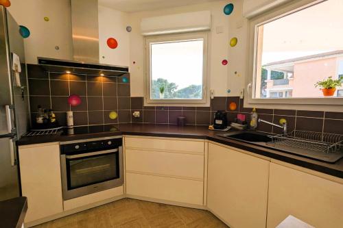 Apartment of 70 m with shared pool in Hyères