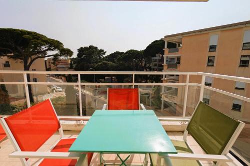 Apartment of 70 m with shared pool in Hyères