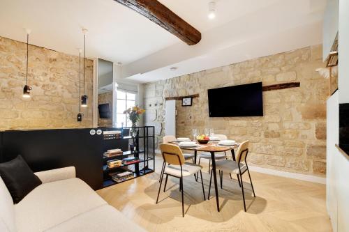 Lavie Maion Prestige Near Place des Vosges