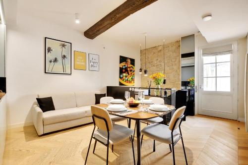 Lavie Maion Prestige Near Place des Vosges