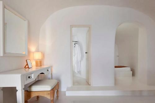 Villa Felicitous Oia Santorini Caldera Views Outdoor Hot Tub Sleeps 3