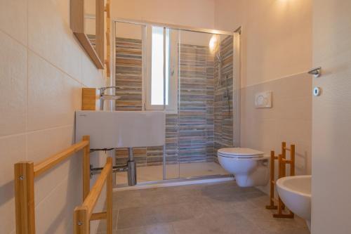 a bathroom with a toilet and a sink at Villa Artistica in Trappola