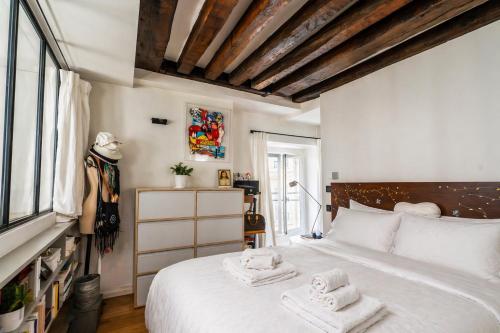 Haussmannian Flat - Saint-Germain & Invalides