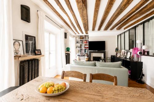 Haussmannian Flat - Saint-Germain & Invalides