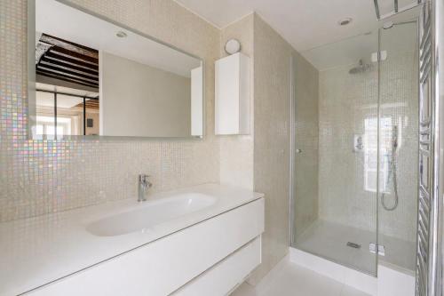 Haussmannian Flat - Saint-Germain & Invalides