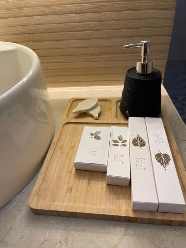 a wooden tray with three books on it next to a sink at Finca Estrella de ASIA in Mérida