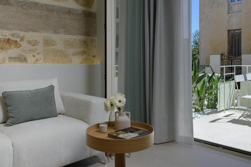 THE CHARM - Premium Central Stays