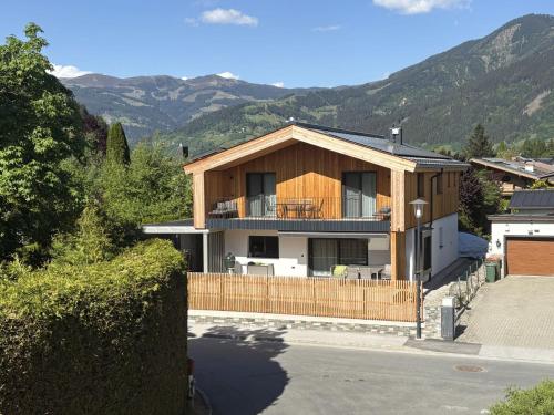 Apartment Glacier Loft Kitzsteinhorn 1 by Interhome