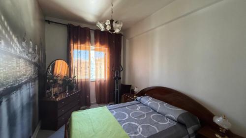 a bedroom with a bed and a window at Casa Nautica in Paço de Arcos