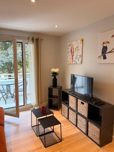 Cozy Studio with a Quiet Balcony - Near Center