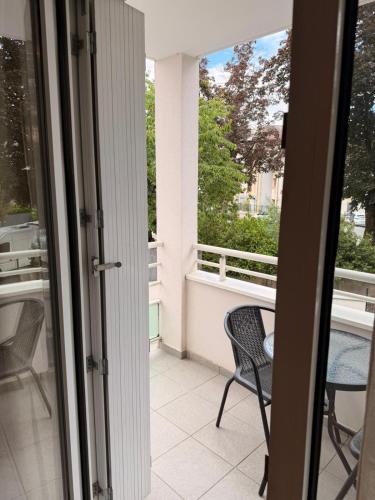 Cozy Studio with a Quiet Balcony - Near Center