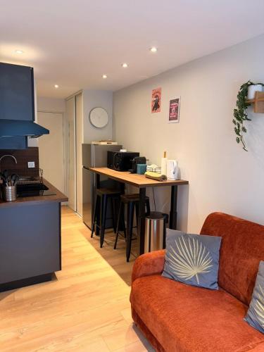 Cozy Studio with a Quiet Balcony - Near Center