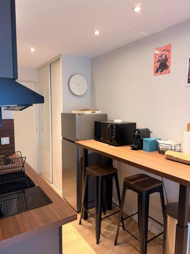 Cozy Studio with a Quiet Balcony - Near Center