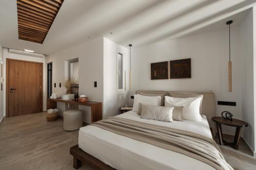 Anora Naxos Suites