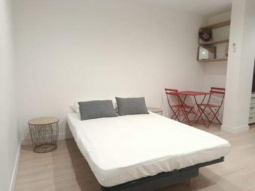 Quiet studio apartment with terrace