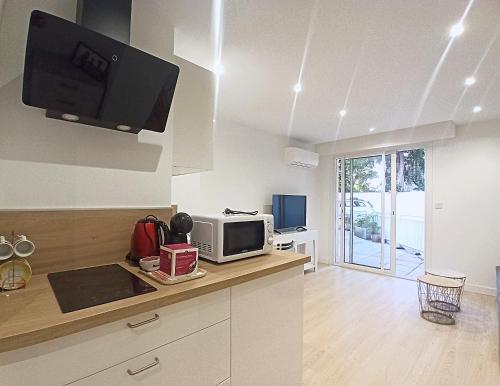 Quiet studio apartment with terrace