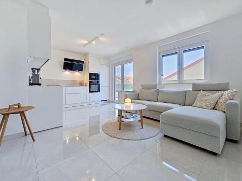 Apartment Sunny Terrace by Interhome