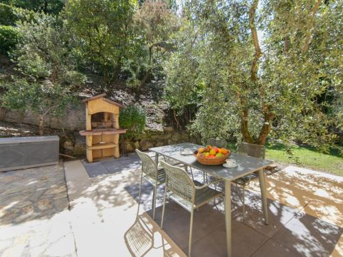 a table and chairs with a bowl of fruit on it at Apartment Villa Elisa by Interhome in Castellina in Chianti