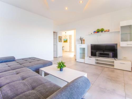 Apartment Sea&Mount-1 by Interhome