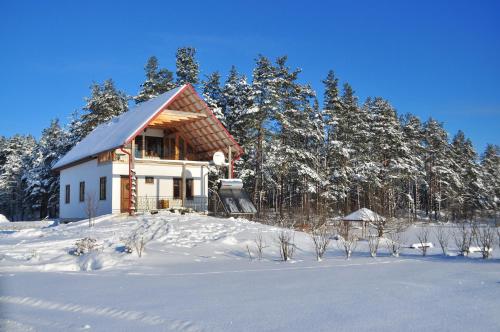 Guesthouse Leiputrija in de winter