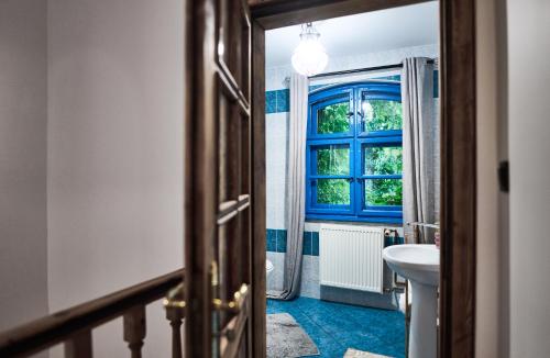 a bathroom with a sink and a window at Gasthaus Rokitnik in Rokity