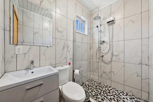 a bathroom with a toilet and a sink and a shower at Moko 159 in Noord