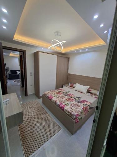 a bedroom with a bed and a ceiling at Hurghada HuB in Hurghada