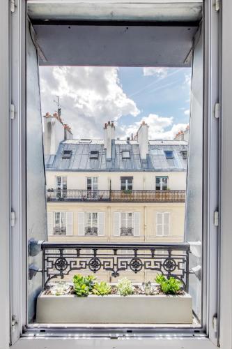 Luxury top floor duplex near Le Marais