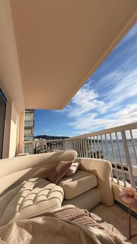 Apartment with sunny terrace downtown Cannes
