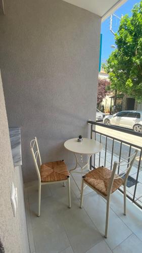 a table and chairs on a balcony with a table at Se Soul in Asprovalta
