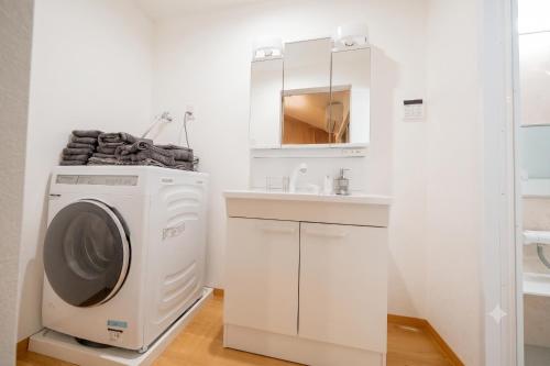 LEON RESORT HOTEL Max 13 people,5min walk Taisho Station,6 min from Shinsaibashi,9 min from Namba Dotonbori,14 min from Universal Studios Japan,Excellent location, entire detached house for private 最大13名 京セラドーム 梅田 難波 USJ 大阪観光