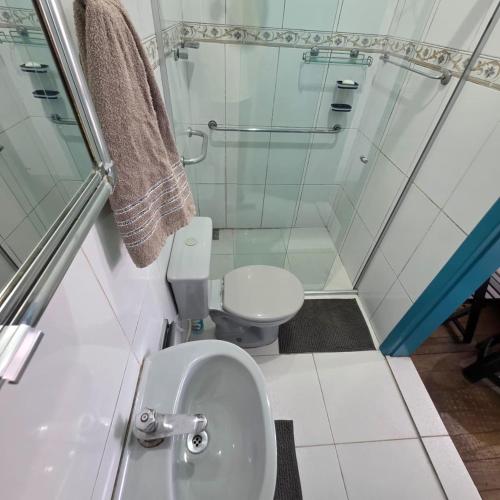 a bathroom with a toilet and a glass shower at Casa Centro Exclusiva Diamantina in Diamantina