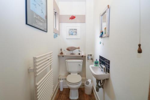 a bathroom with a toilet and a sink at Kipper Lodge in Dartmouth