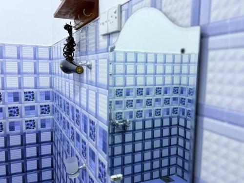 a lego model of a tall blue and white building at Senu Ceylon Ella in Ella